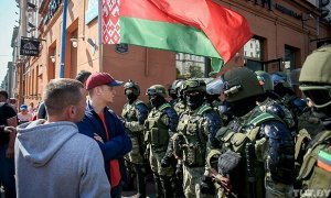 В Минске на акции протеста заметили людей в форме с шевронами цветов флага Дагестана