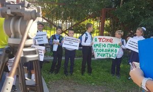 В Южно-Сахалинске третьеклашки вышли на пикет с требованием избавить их от агрессивного одноклассника