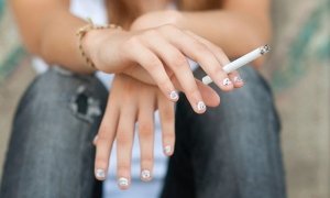 Власти запретят продавать сигареты лицам моложе 21 года
