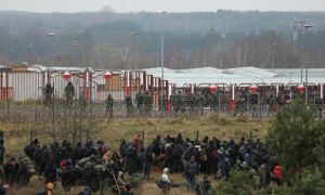Власти Польши сообщили о подготовке мигрантами штурма пограничного перехода