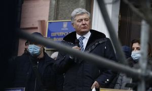 Украинская прокуратура попросила арестовать Порошенко на два месяца