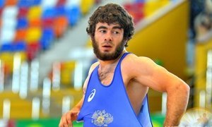Борец из Дагестана спровоцировал драку на чемпионате России после своего поражения