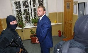 Кремль затягивает с отстранением от должности арестованного Никиты Белых