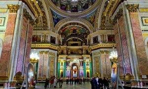 Заседание петербургского ЗакСа по вопросу передачи Исаакиевского собора РПЦ завершилось потасовкой