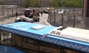 В Москве столкнулись автобус, такси и две легковушки. Два человека погибли, трое пострадали