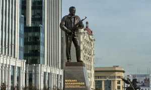 Заказчик памятника Михаилу Калашникову пообещал убрать чертеж немецкой винтовки