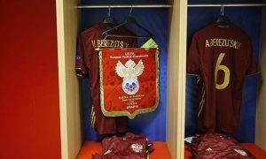 Российским футболистам не разрешили почтить память погибших в Карелии детей