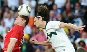 Игру в футбол головой признали опасной для мозга