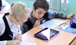Первый учебный день в московских школах начался со сбоя в работе электронного дневника