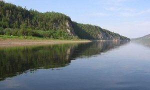 Специалисты Минприроды обнаружили следы разлива нефти на реке Лена