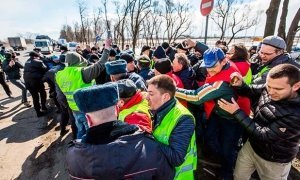 В Петербурге полиция задержала участников автопробега в поддержку дальнобойщиков  