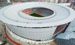 В Екатеринбурге жильцов домов около стадиона не пускают в квартиры без прописки