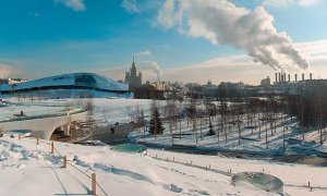 В московском парке «Зарядье» бетонная плита упала на ногу ребенку