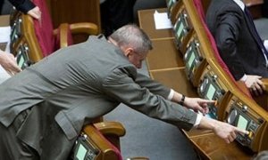 Депутатам Госдумы запретят голосовать за своих отсутствующих коллег