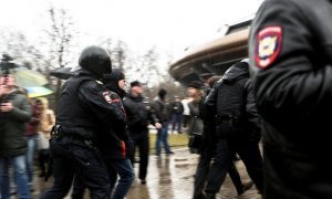 В Петербурге «случайного прохожего» оштрафовали за участие в акции «Надоел»