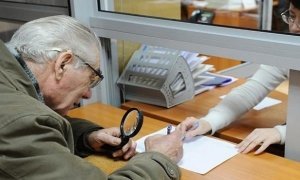Пенсии работающих пенсионеров с августа повысят на 222 рубля