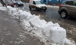 Московские власти отказались временно отменять платную парковку из-за снегопада