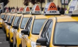В Петербурге таксист заблокировал в машине туристку из Мексики за отказ платить по завышенному тарифу