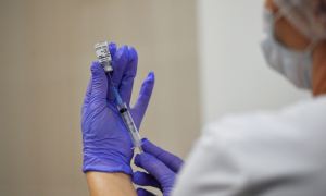 Россияне с купленными сертификатами о вакцинации стали обращаться в частные клиники за настоящей прививкой