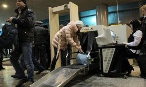 В «Домодедово» мужчина с оружием без проблем вошел в здание аэропорта. Ведется проверка