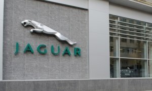 Автоцентр Jaguar пригласил на экскурсию малышей, сбежавших из детсада ради «покупки дорогой иномарки»
