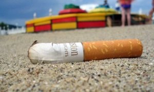 Российских туристов предупредили о введении запрета на курение на пляжах Таиланда