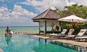 Власти острова Бали запретят туристам фотографироваться в купальниках