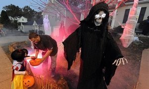 Российские власти объявили войну Хэллоуину. Люди на хотят видеть шабаш