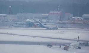 В «Шереметьево» самолет с пассажирами при разгоне выкатился за пределы ВПП
