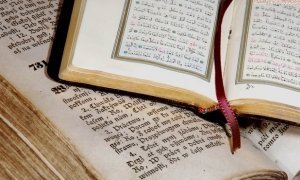 Госдума приняла закон о неподсудности священных книг и текстов