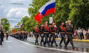 Сначала парад, потом деньги