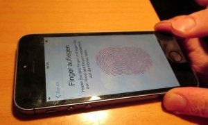 Компании Apple дали три дня на раздумье по поводу взлома «айфона» по просьбе ФБР