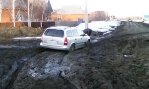 Жительницу Омской области заподозрили в экстремизме из-за жалобы на плохие дороги