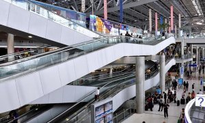В аэропорту Бангкока в результате падения с четвертого этажа погиб турист из России
