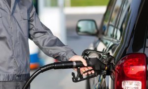 Дмитрий Медведев дал указание разобраться с ростом цен на бензин