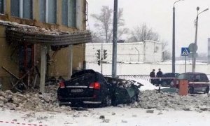 В Казани частично обрушилось здание авиазавода. Под завалами оказался внедорожник директора