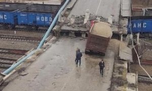 По факту обрушения моста на железную дорогу в Амурской области возбуждено дело