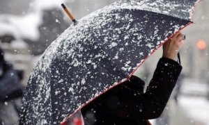 Синоптики обещают москвичам прохладные и снежные выходные