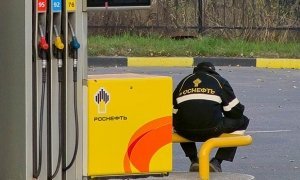 На фоне слухов о дефиците топлива «Роснефть» впервые не выставила бензин на торги  