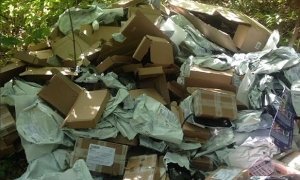 В подмосковном лесу нашли сотни вскрытых посылок 
