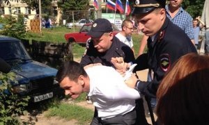 Оппозиционера Илью Яшина задержали на встрече с избирателями в Костроме
