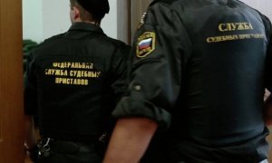 В Иркутске судебный пристав под видом пациента проник в клинику и арестовал ее имущество