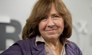Нобелевскую премию по литературе получила автор книги «У войны не женское лицо»