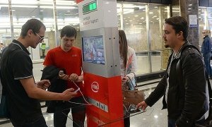 В московском метрополитене появятся стойки для зарядки телефонов