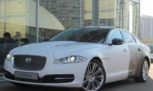 В Москве злоумышленники избили водителя Jaguar и угнали автомобиль