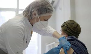 В Петербурге ввели обязательную вакцинацию для пожилых граждан