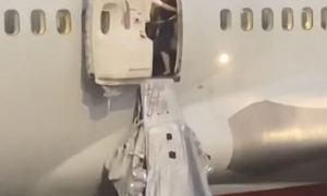 СКР проверит действия экипажа авиакомпании «Россия» после инцидента с открытием аварийного выхода