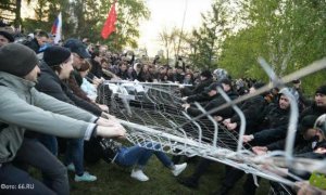 В Екатеринбурге продолжается акция протеста против строительства храма на месте сквера