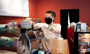 Роспотребнадзор изменил требования к работе кафе и ресторанов в период пандемии коронавируса