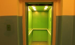 Жительница Рязани отсудила у застройщика 6 млн рублей за очень шумный лифт